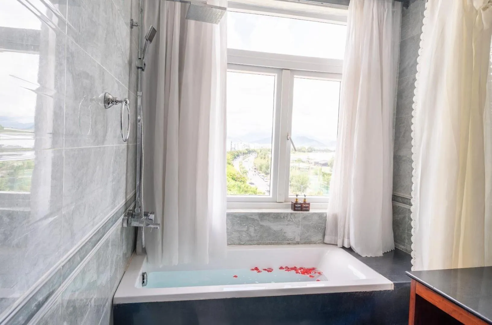 Lychee Hotel Da Nang