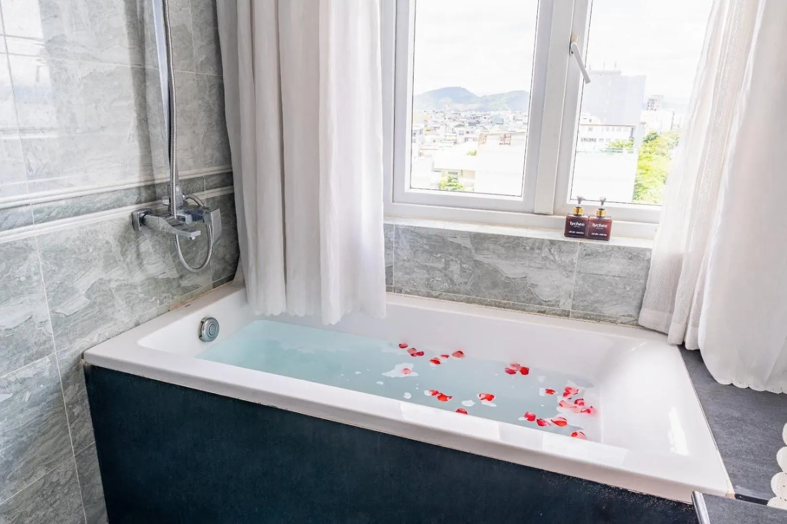 Lychee Hotel Da Nang