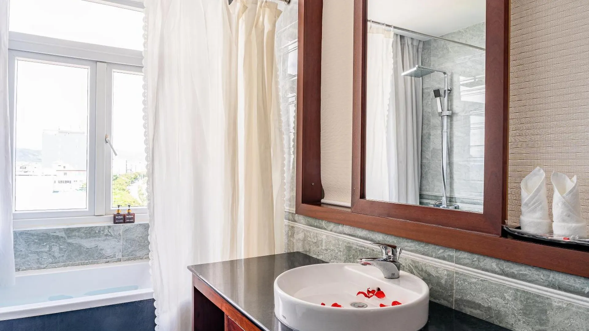 Lychee Hotel Da Nang Vietnam