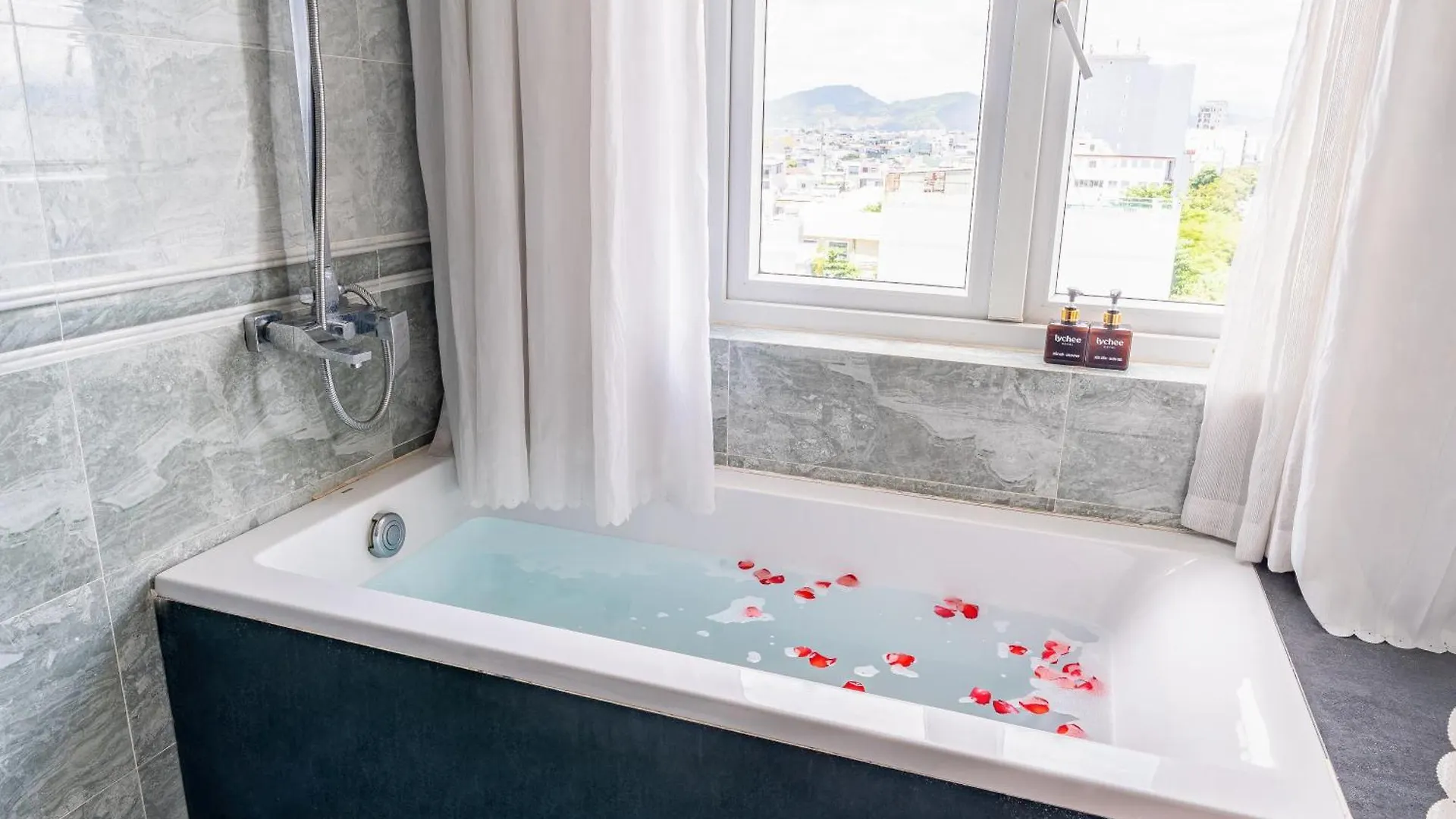 Lychee Hotel Da Nang