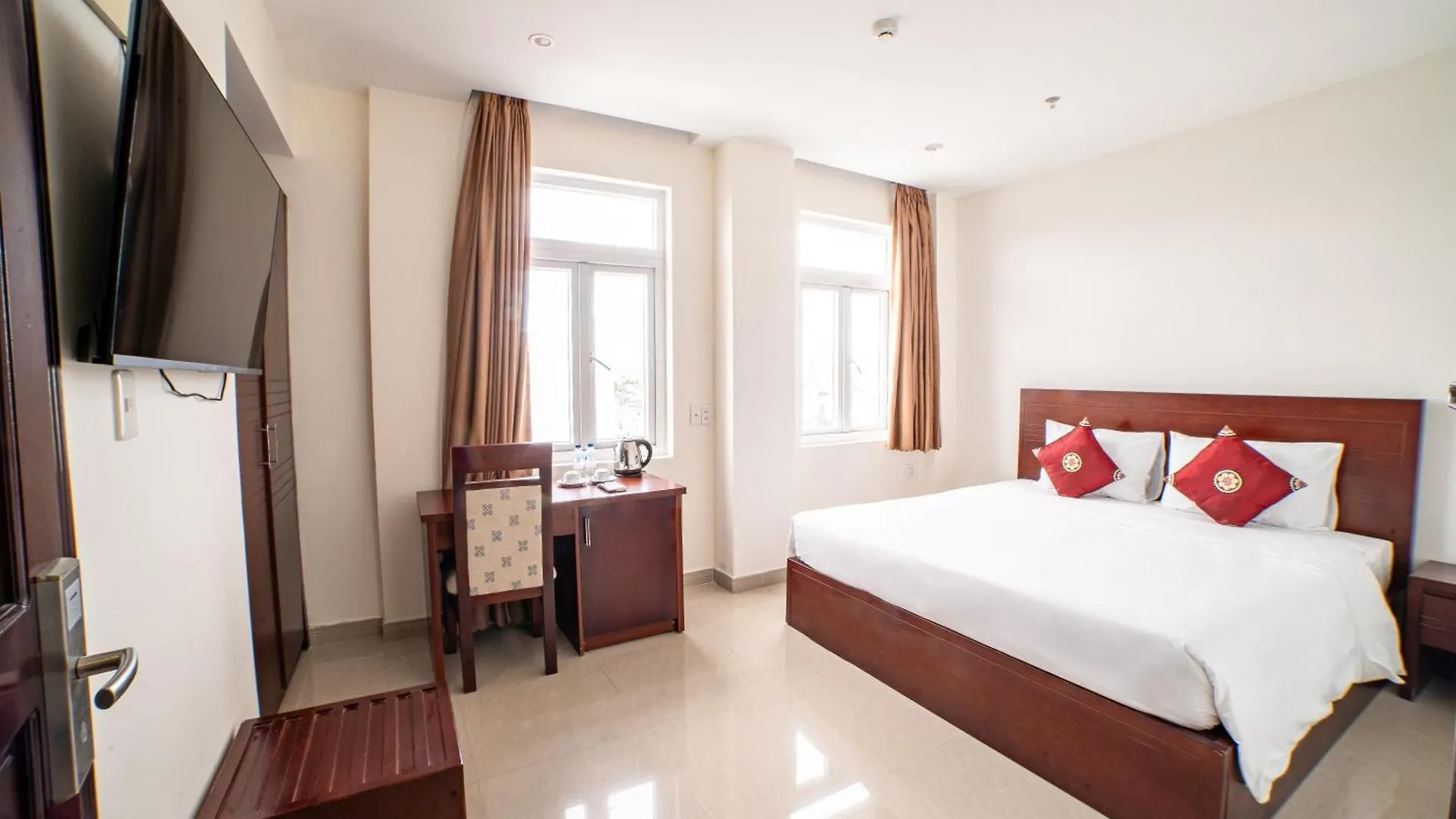Lychee Hotel Da Nang 3*,
