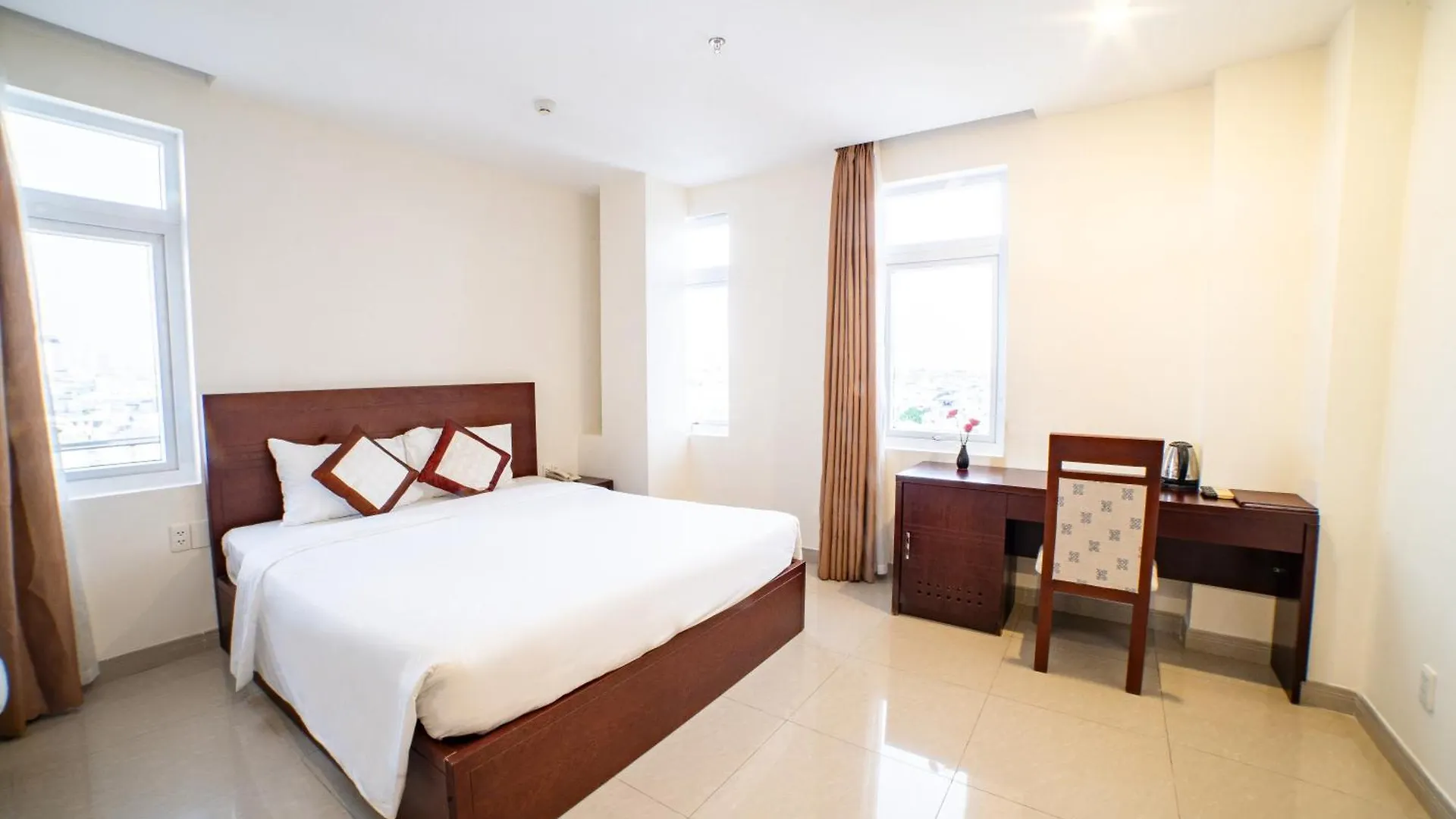 Lychee Hotel Da Nang 3*,